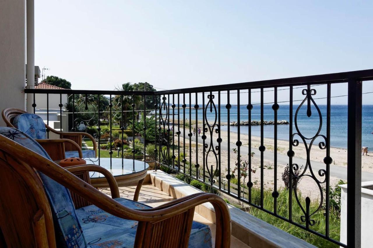 Lemon Beach Front Apartment, Nikiti Exteriör bild